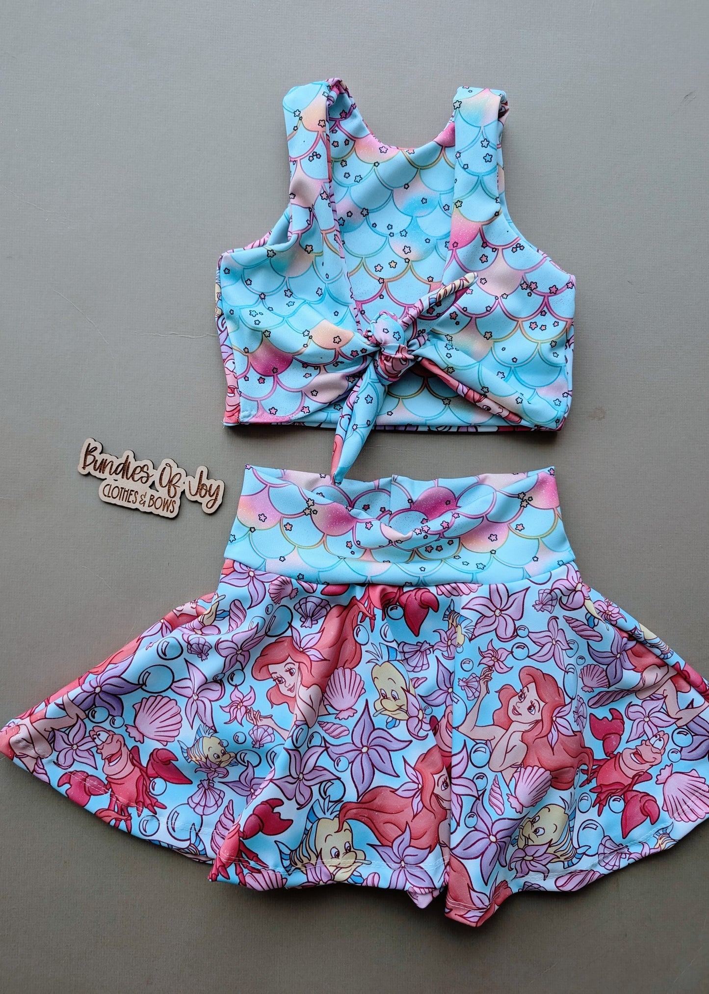 Reversible tie back top
