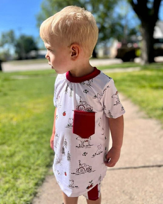 Fitted tee with pocket (optional)