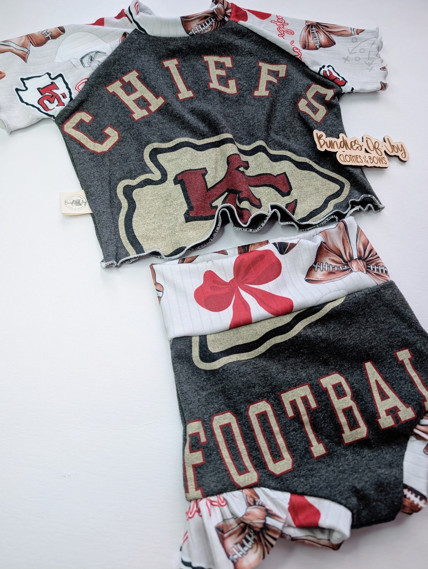 12/18 upcyled cropped raglan & bummies with ruffles